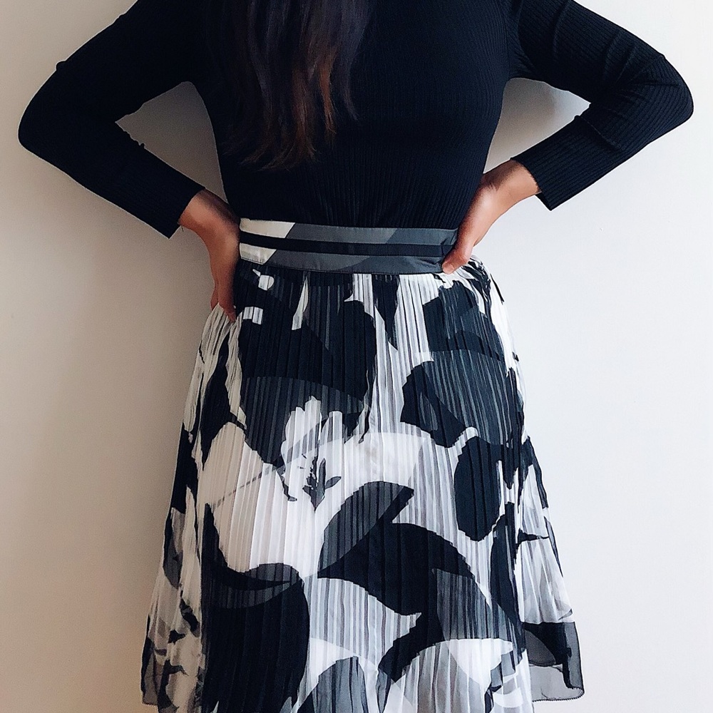 white house black market accordion skirt